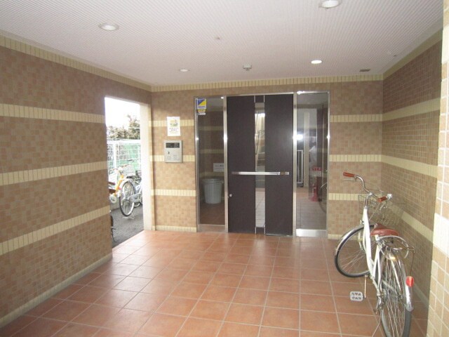 物件外観写真3　(エントランス部分)