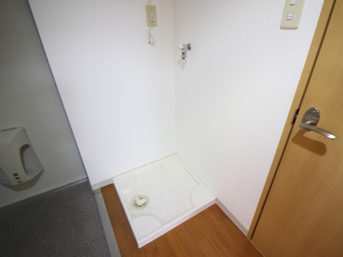 物件内観写真11　(洗濯機置場)