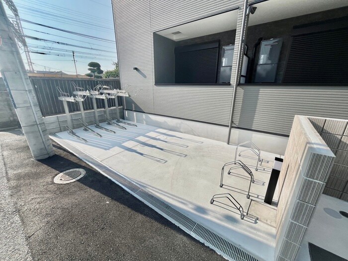 物件外観写真3　(駐輪場)