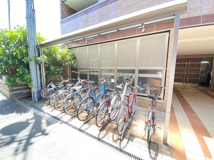 物件外観写真4　(駐輪場)