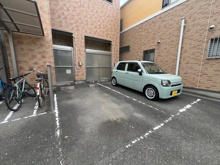 物件外観写真3　(駐車場)