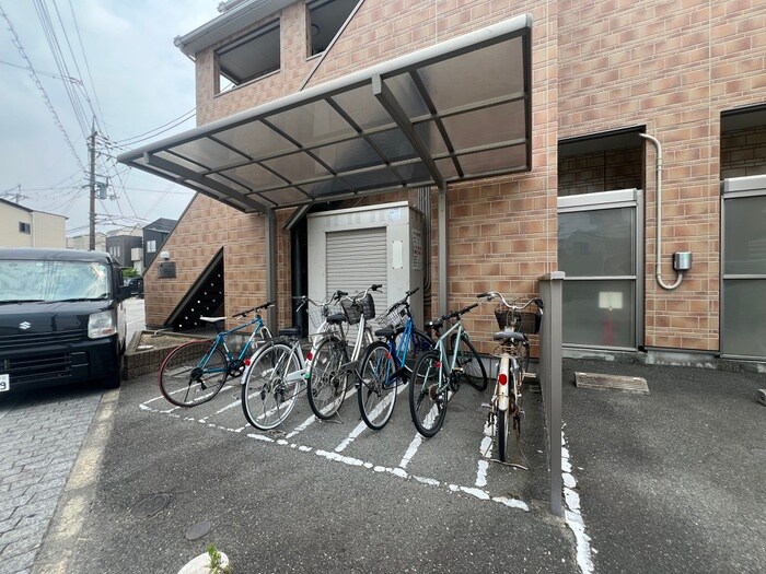 物件外観写真4　(駐輪場)