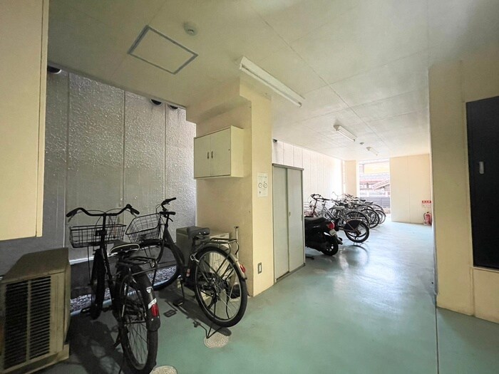 物件外観写真2　(駐輪場)