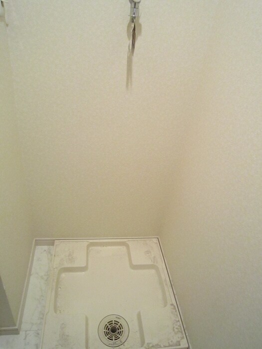 物件内観写真14　(洗濯機置場)