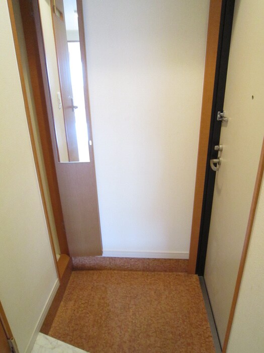 物件内観写真16　(玄関)