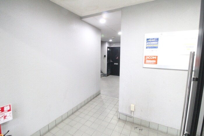 物件外観写真3　(エントランス部分)