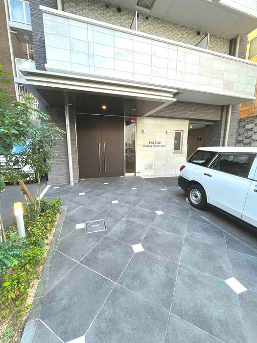 物件外観写真4　(エントランス部分)