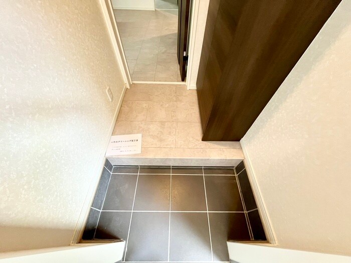 物件内観写真13　(玄関)