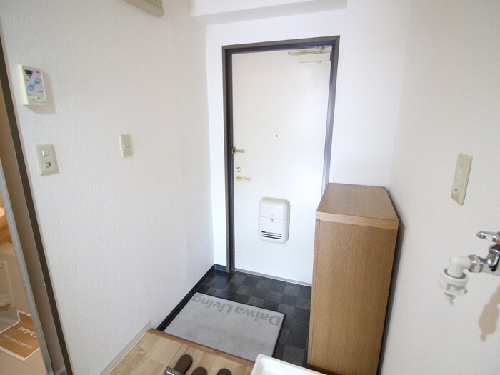 物件内観写真9　(玄関)