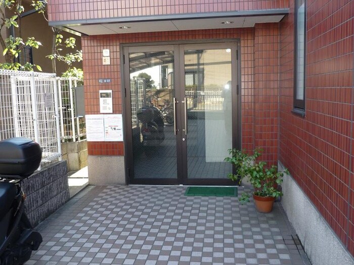物件外観写真3　(エントランス部分)
