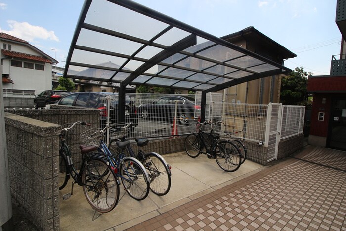 物件外観写真5　(駐輪場)