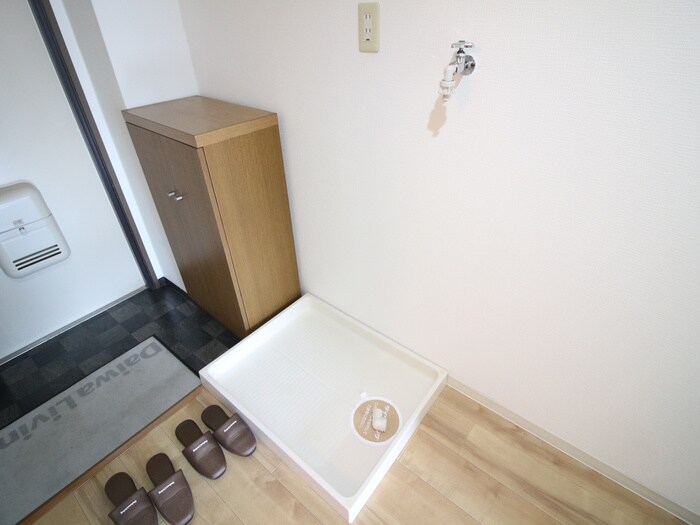 物件内観写真10　(洗濯機置場)