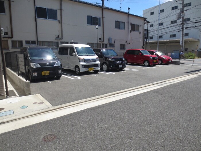 物件外観写真3　(駐車場)