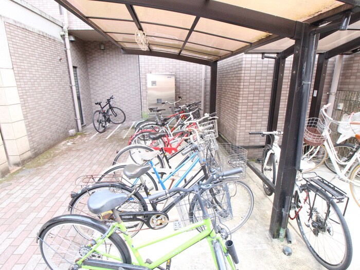 物件外観写真5　(駐輪場)