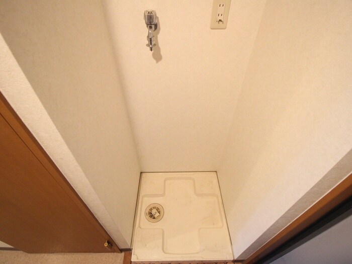 物件内観写真12　(洗濯機置場)