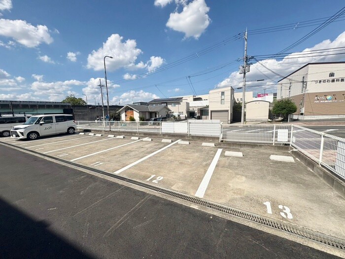 物件外観写真2　(駐車場)