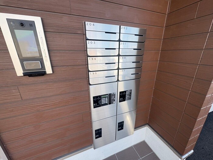 物件外観写真5　(エントランス部分)