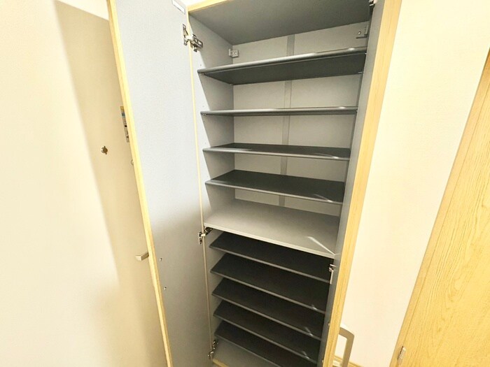 物件内観写真15　(靴箱)