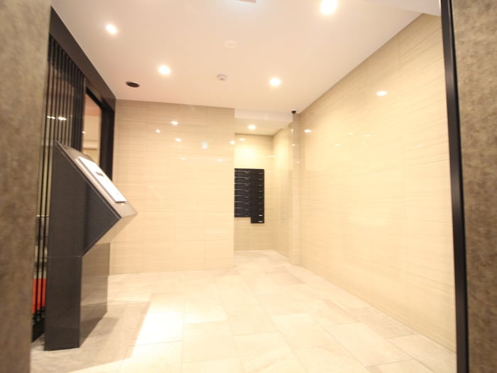 物件外観写真2　(エントランス部分)