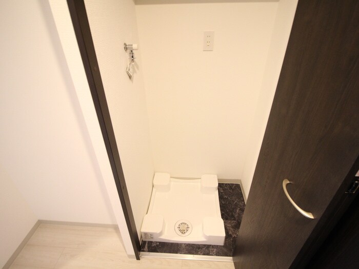 物件内観写真10　(洗濯機置場)