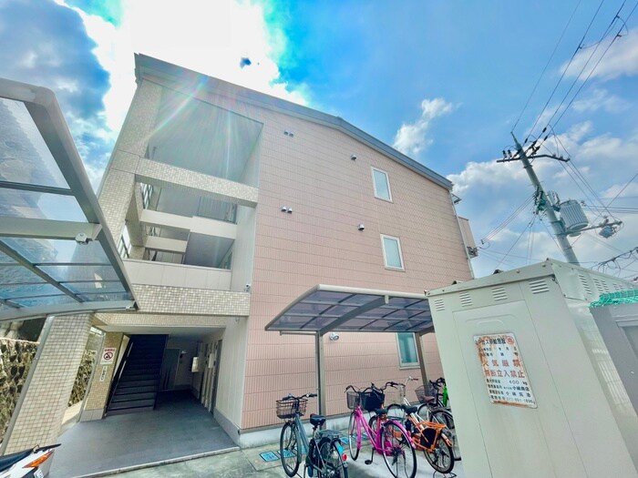 物件外観写真4　(エントランス部分)