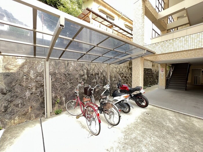 物件外観写真6　(駐輪場)