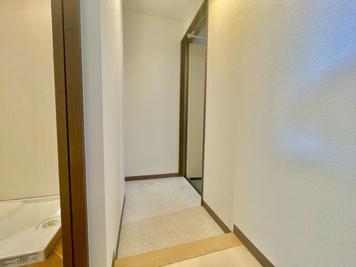 物件内観写真12　(玄関)