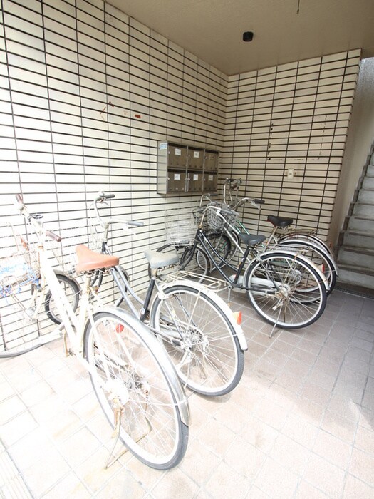 物件外観写真3　(駐輪場)