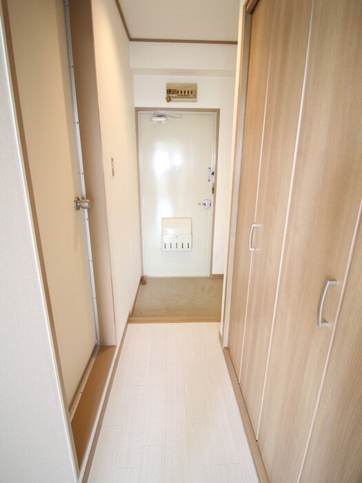 物件内観写真16　(廊下)