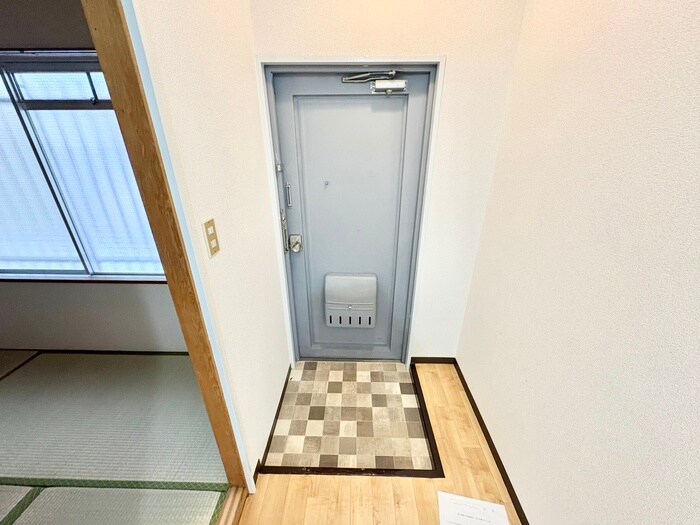 物件内観写真8　(玄関)