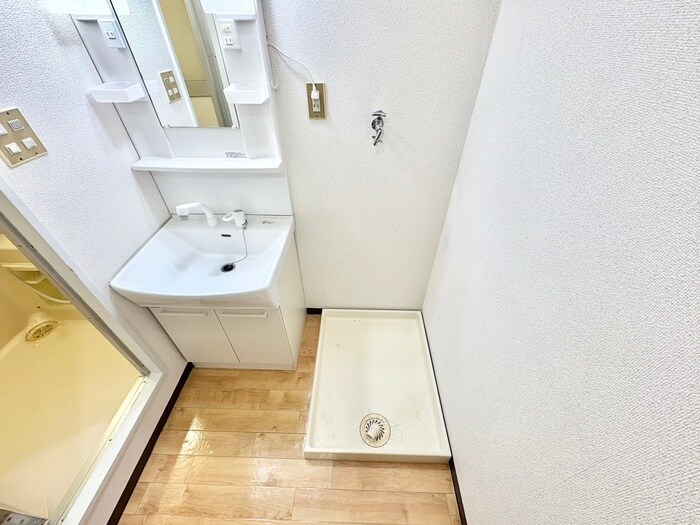 物件内観写真11　(洗濯機置場)