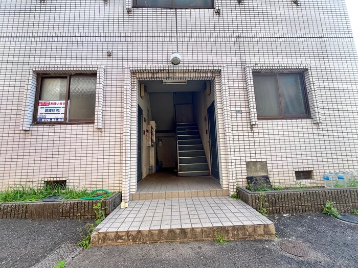 物件外観写真5　(エントランス部分)