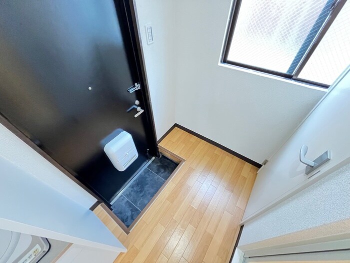 物件内観写真16　(玄関)