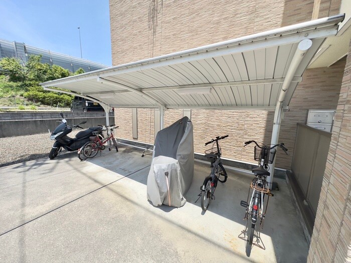 物件外観写真3　(駐輪場)