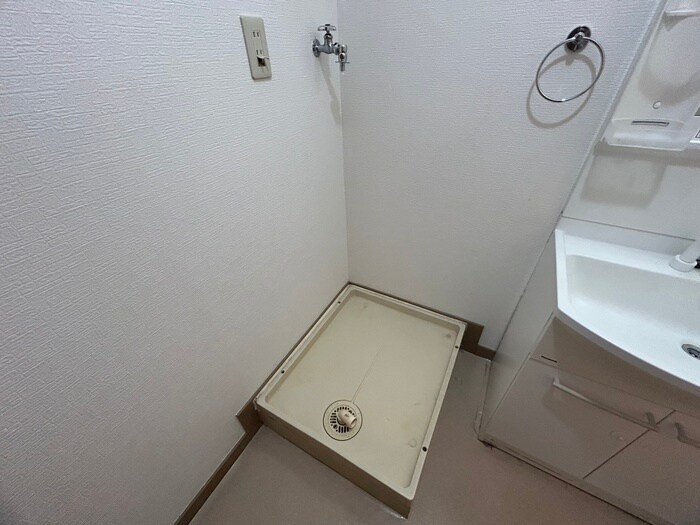 物件内観写真12　(洗濯機置場)