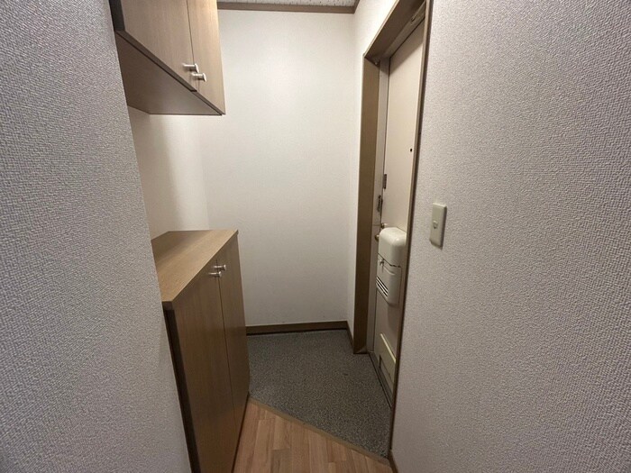 物件内観写真13　(玄関)