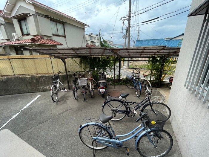 物件外観写真3　(駐輪場)