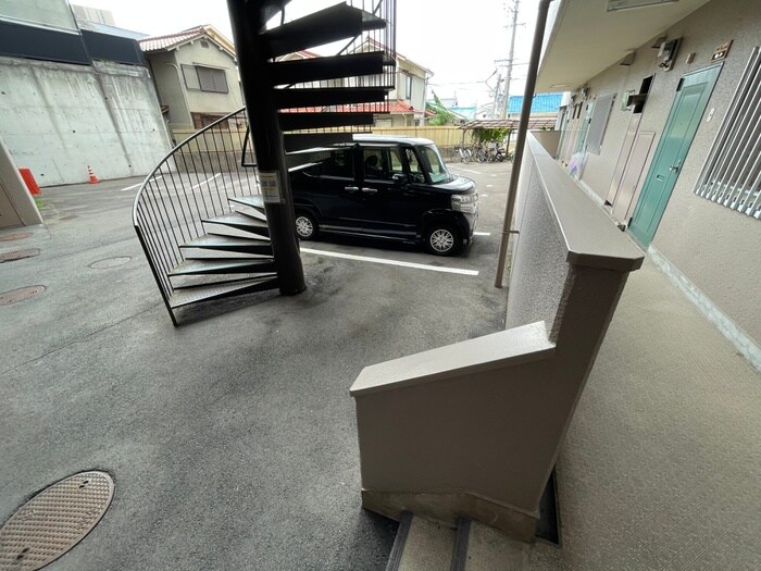 物件外観写真5　(エントランス部分)