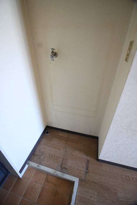 物件内観写真16　(洗濯機置場)