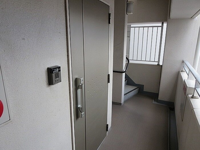 物件内観写真7　(玄関)