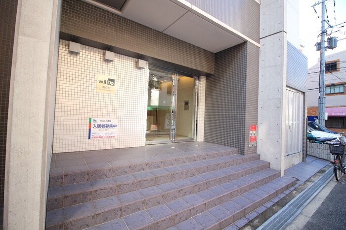 物件外観写真3　(エントランス部分)