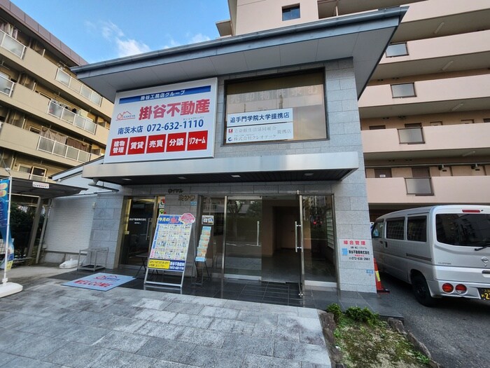 物件外観写真3　(エントランス部分)