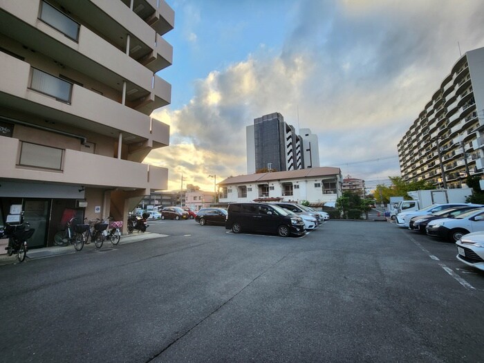 物件外観写真4　(駐車場)