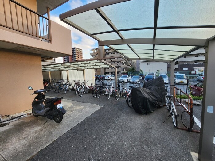 物件外観写真5　(駐輪場)