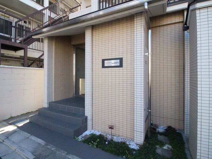 物件外観写真2　(エントランス部分)