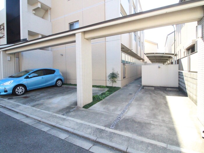 物件外観写真4　(駐車場)