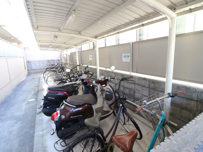 物件外観写真6　(駐輪場)