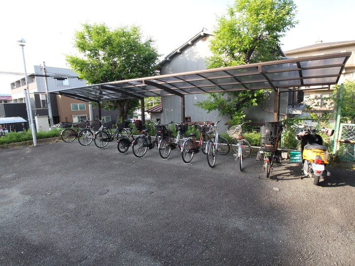 物件外観写真5　(駐輪場)