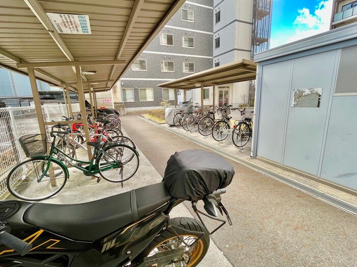 物件外観写真3　(駐輪場)