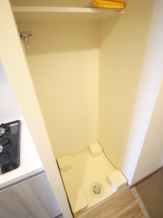 物件内観写真11　(洗濯機置場)